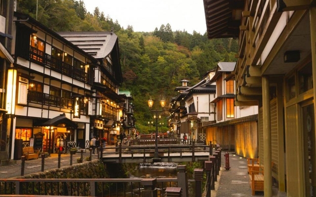Ginzan Onsen - thị trấn suối nước nóng nổi tiếng trong tour du lịch Nhật Bản
