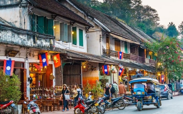 Chiêm ngưỡng vẻ đẹp cổ kính của cố đô Luang Prabang khi du lịch Lào