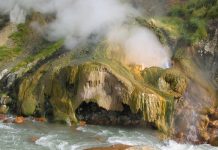 Du lịch Nga - Khám phá thung lũng Geysers kì ảo nhất tại Nga